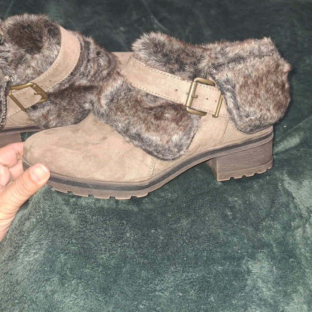 White Mountain-  Fur-Lined Ankle Boots- W Sz 8